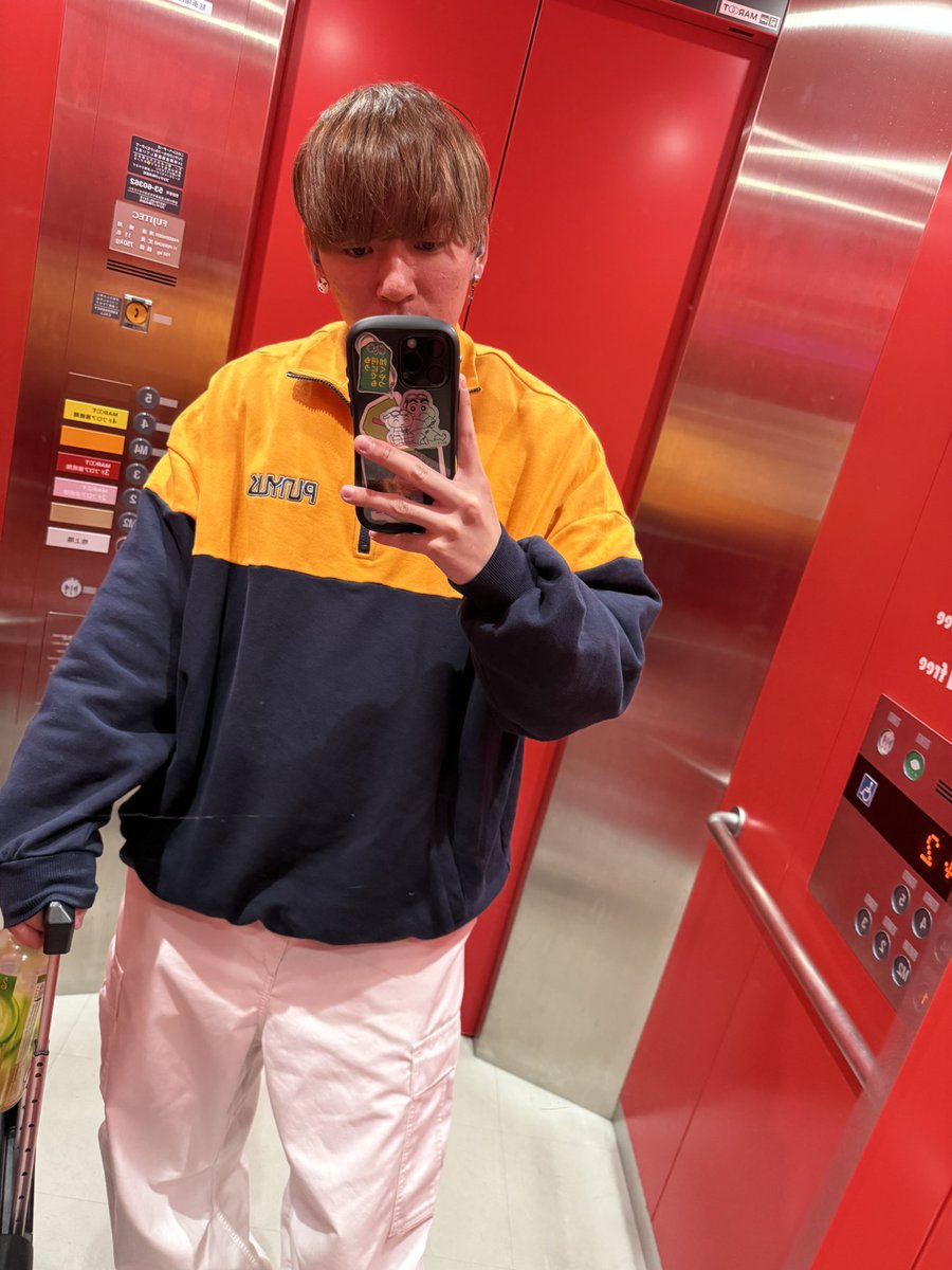 向かうぜ大宮！！！
昨日仕事納めだったしストレスフリーでお出かけ🚄

この服お気に入り♡
#ゲイ #いいねでDM #S専Dがいいねしてくれる