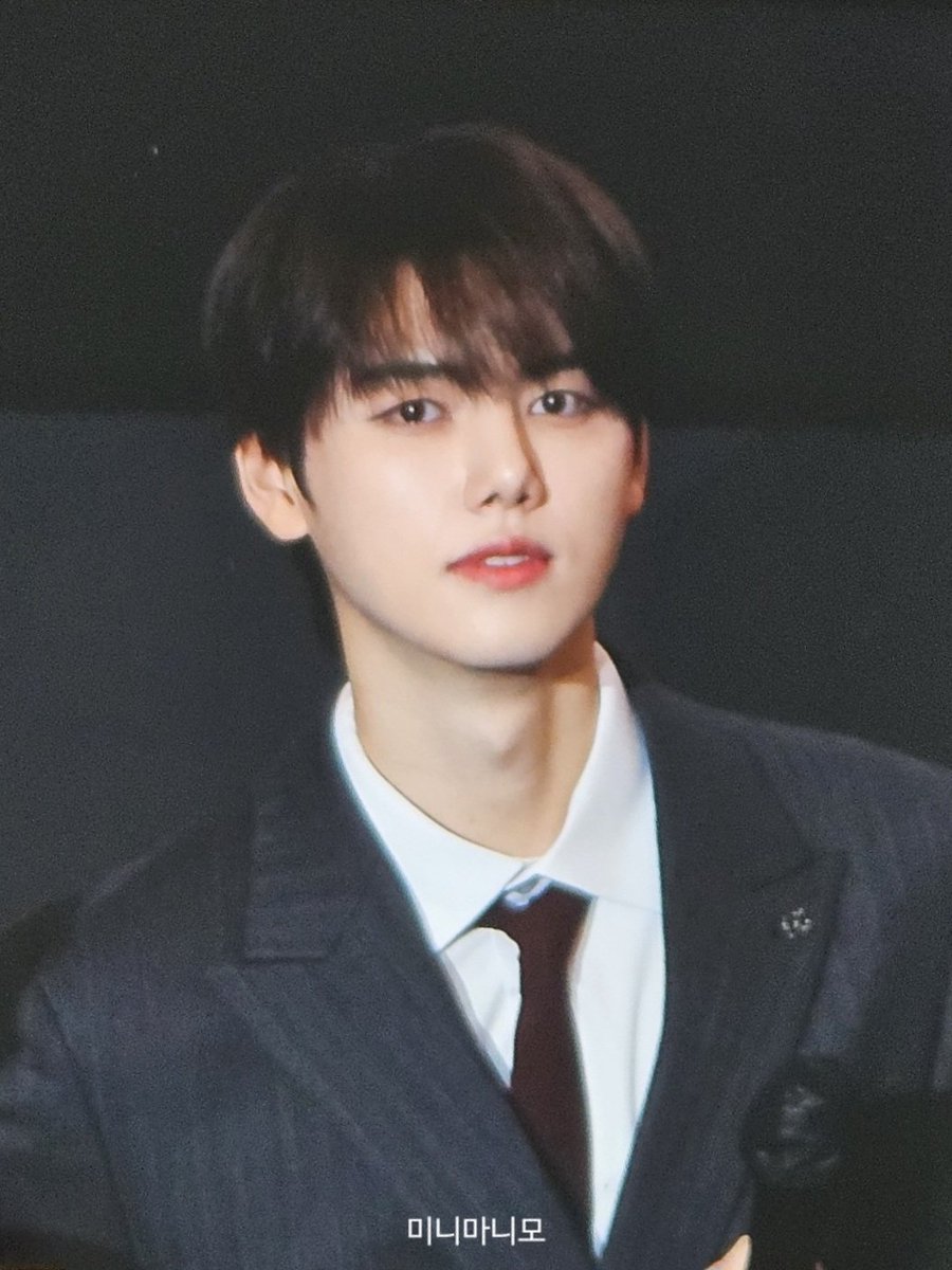 251228 강대리님 덕분에 행복한 연말이에요 내일 출근해서도 보면 좋겠어요 . . .
#민희 #MINHEE #크래비티 #CRAVITY