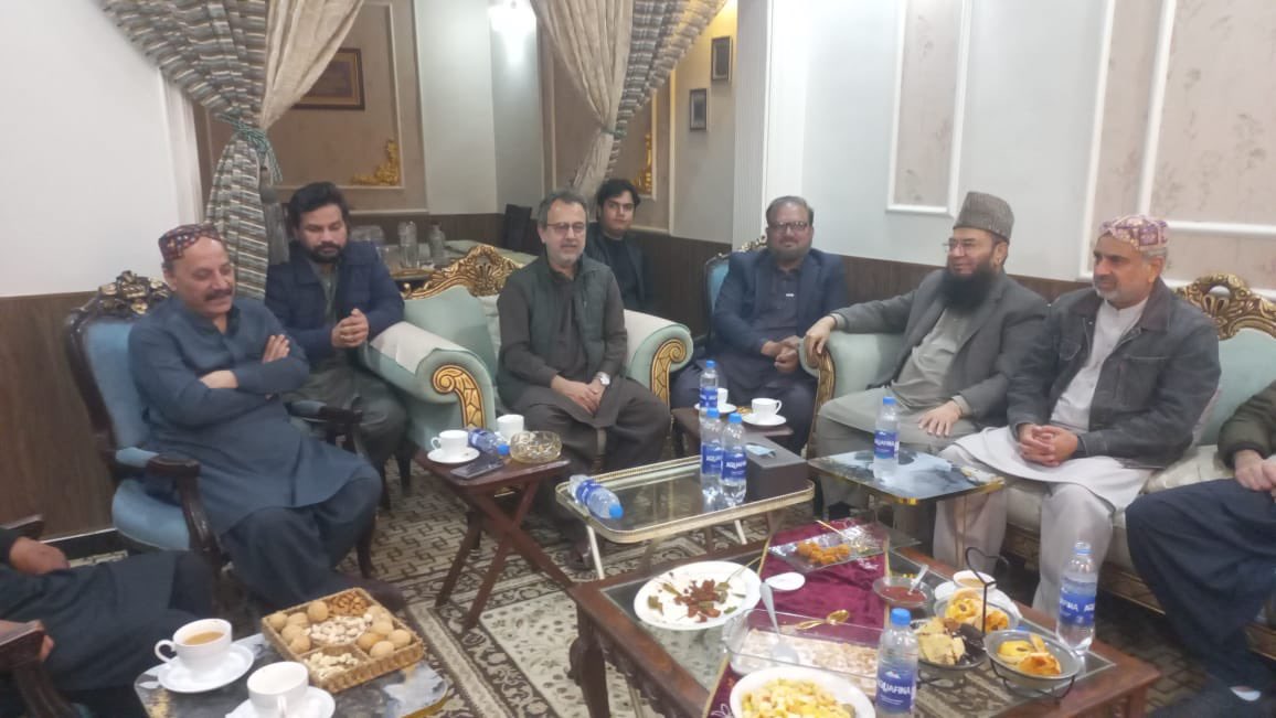 akleghari's tweet photo. سردار اویس احمد خان لغاری جنرل سیکرٹری پاکستان مسلم لیگ ن پنجاب نے پارٹی قائد میاں محمد نواز شریف صاحب کے حکم پر سید عبدالعلیم شاہ سابق ایم پی اے سے پاکستان مسلم لیگ ن کے نامزد امیدوار اسامہ عبدالکریم کی حمایت کی گزارش کی جس پر سید عبدالعلیم  شاہ نے مکمل حمایت کی اور بھرپور تعاون کرنے کا اعلان کیا 
پاکستان مسلم لیگ ن زندہ باد
قائد میاں محمد نواز شریف صاحب زندہ باد
میاں محمد شہباز شریف صاحب زندہ باد 
مریم نواز شریف صاحبہ زندہ باد