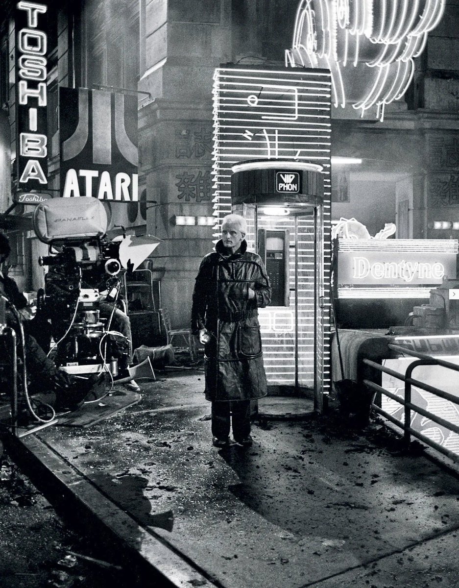 SciFiArchives's tweet image. BLADE RUNNER production still with Rutger Hauer.