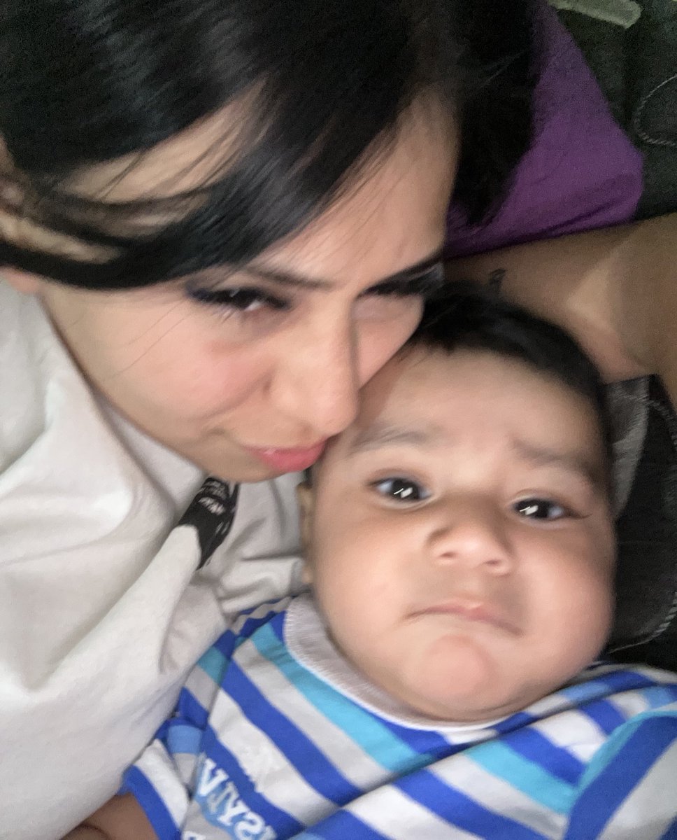 No deja sacar ni una foto este bb