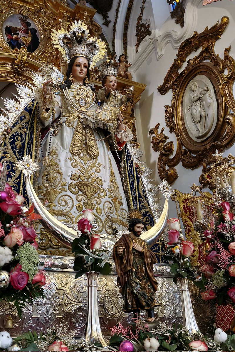 Concede, Padre, Señor,
una mesa y un hogar,
amor para trabajar,
padres a quienes querer
y una sonrisa que dar.

#SagradaFamilia
#CofradíasMLG