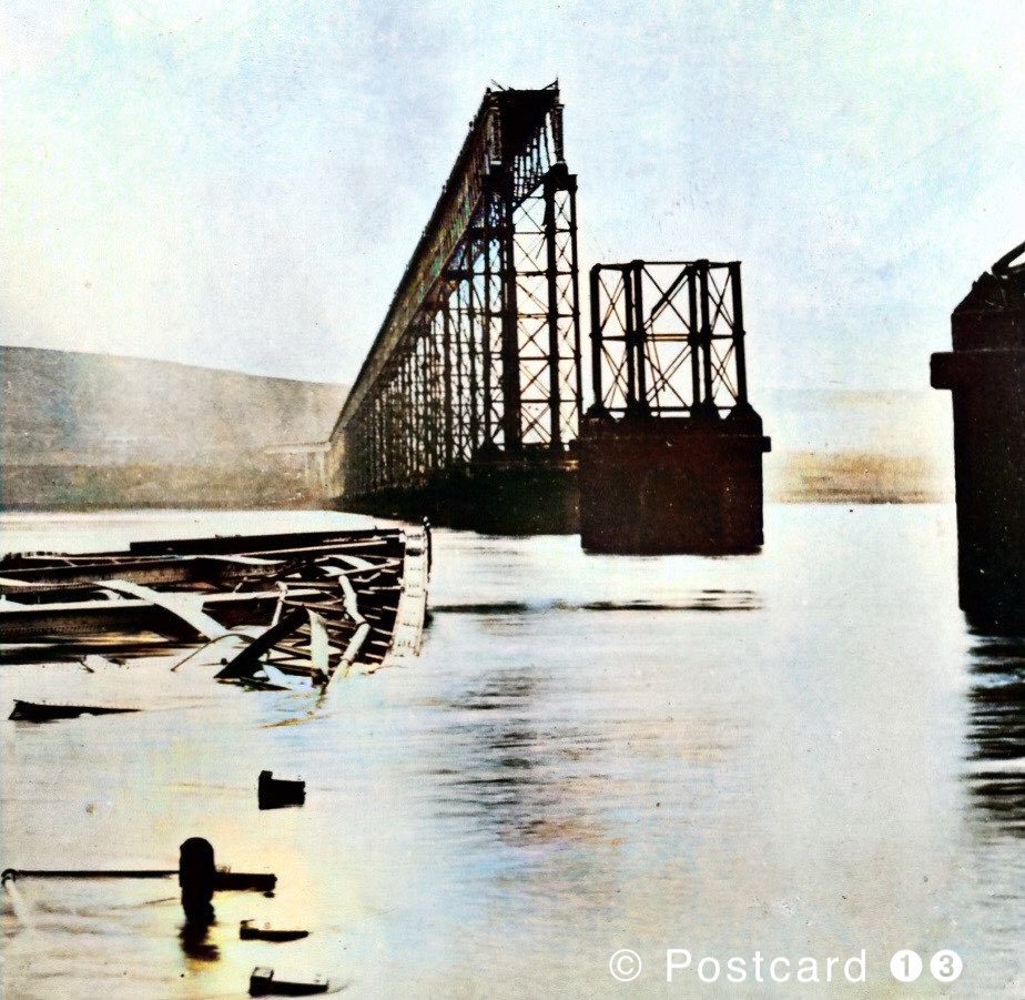 postcard13's tweet photo. Dundee
On this day, 28th December 1879, the Tay Bridge collapsed
#onthisday
#dundee
#wormit
#rivertay https://t.co/72L6RSIius