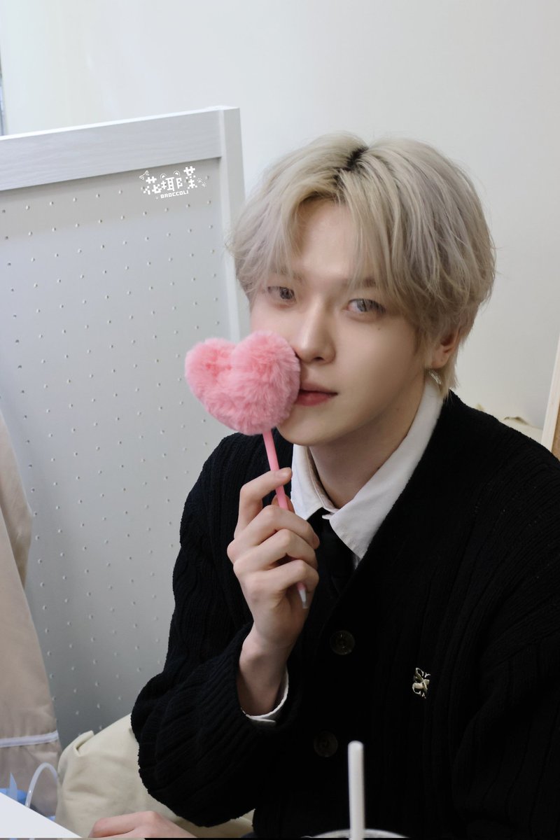 Sun_Mirae's tweet photo. Still Lee Junhyuk the handsome male ghost https://t.co/2YkLo5mX8o