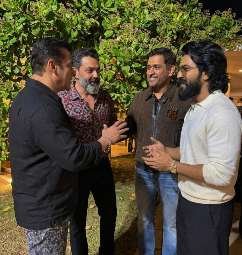 ProSubbarao's tweet image. Pic of the Day.!

#SalmanKhan #BobbyDeol #Dhoni #RamCharan