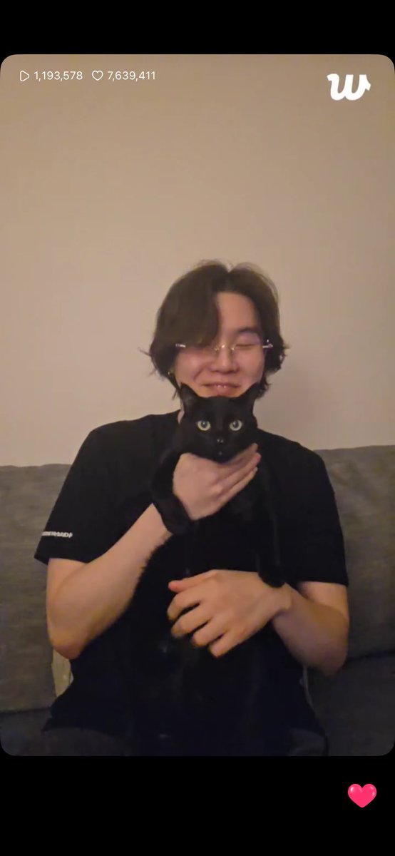 hairuchii's tweet image. MIN YOONGI CALLS HIS CAT “TANG” AS IN THE “TANG” FROM “SEOLTANG” / “SUGAR”