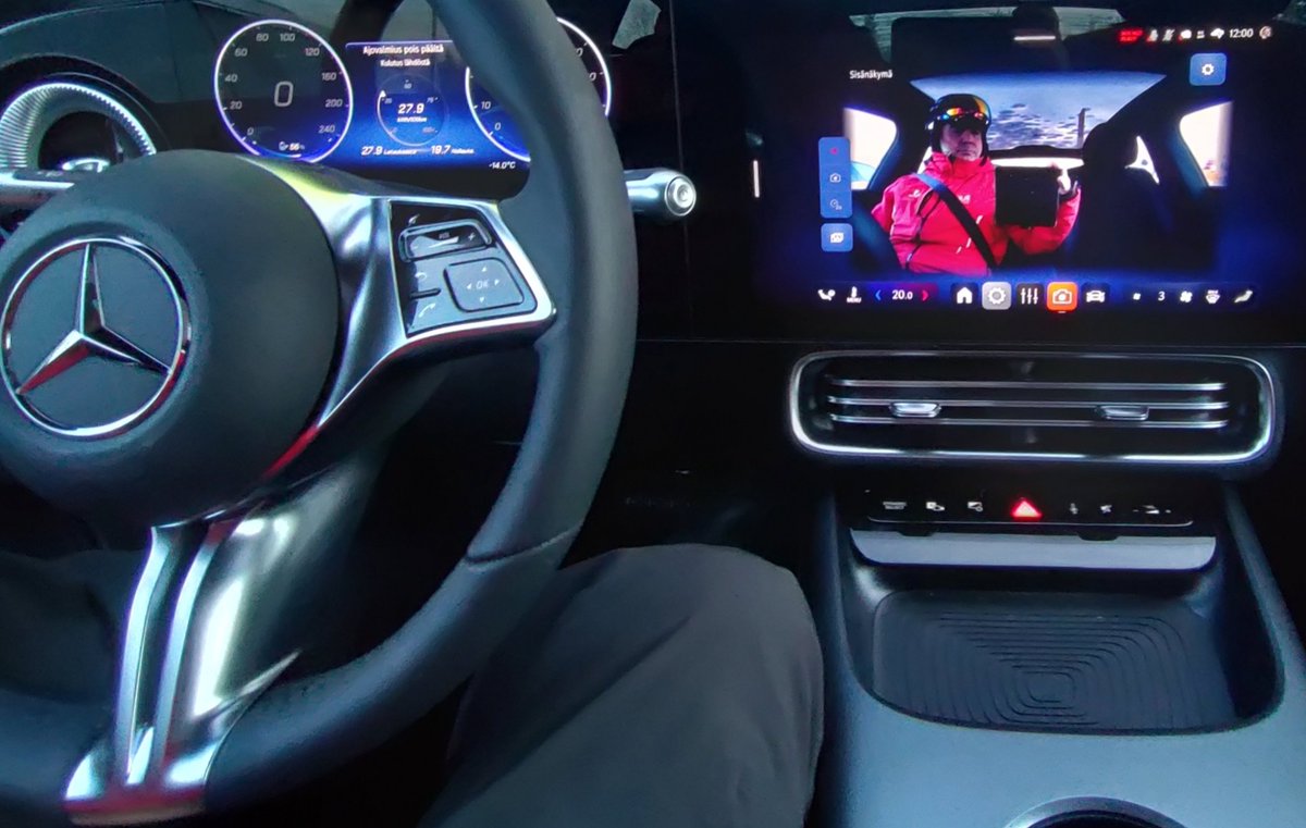 Ensimmäinen Teams-selfie autosta #kehitys <a href="/MercedesBenz/">Mercedes-Benz</a>