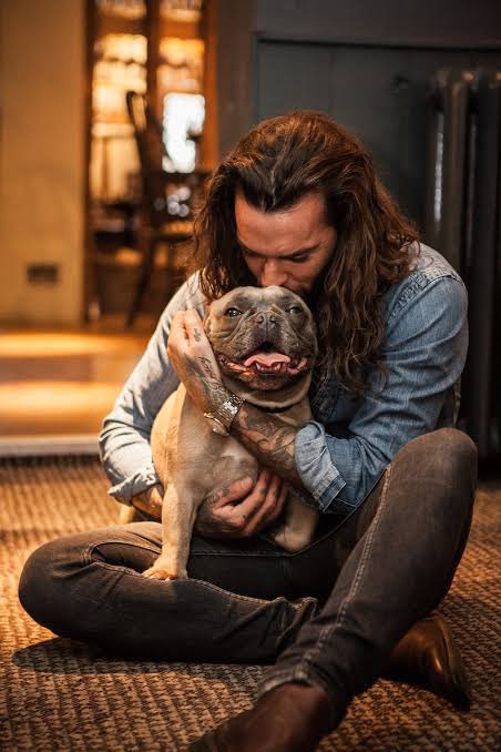 Protect_Wldlife's tweet image. Pete Wicks faced criticism for saying he prefers d
Dogs to most people.

During a an interview he said “I prefer Dogs to most people. Dogs never let you down or gossip about you, give me a Dog any day. At least Dogs don't take offence when you say something they don't like! And…