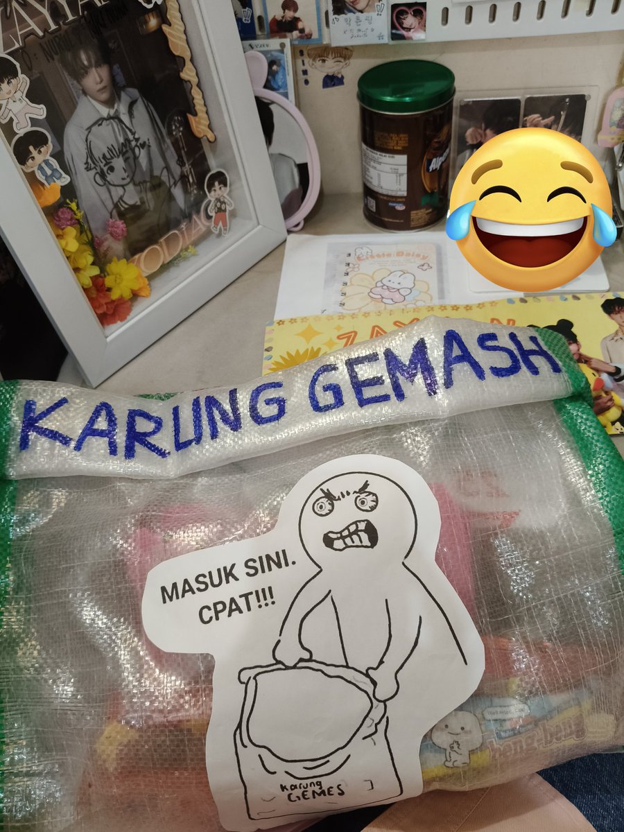 Berhasil masukin Zayyan ke karung gemashhh... ㅋㅋㅋㅋㅋㅋㅋㅋㅋㅋㅋㅋㅋ 🤣🤣🤣 Udah ku isiin banyak jajan kesukaan kamu ya dek. Minusnya belum pake AC aja soalnya dadakan tiba-tiba kamu mau masuk karung. 😭😭😭🤣🤣🤣 

#MySunshineZay #ZAYYAN #자얀 #XODIAC #소디엑