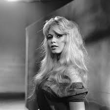 <a href="/brigitte_bardot/">Brigitte Bardot</a> est décédée. Elle a incarnée le symbole absolu de la féminité avant de mettre son énergie au service de la défense animale. Elle nous a quitté en nous laissant l'empreinte d'une femme engagée pour ses convictions sans jamais souscrire à la mode du temps qui