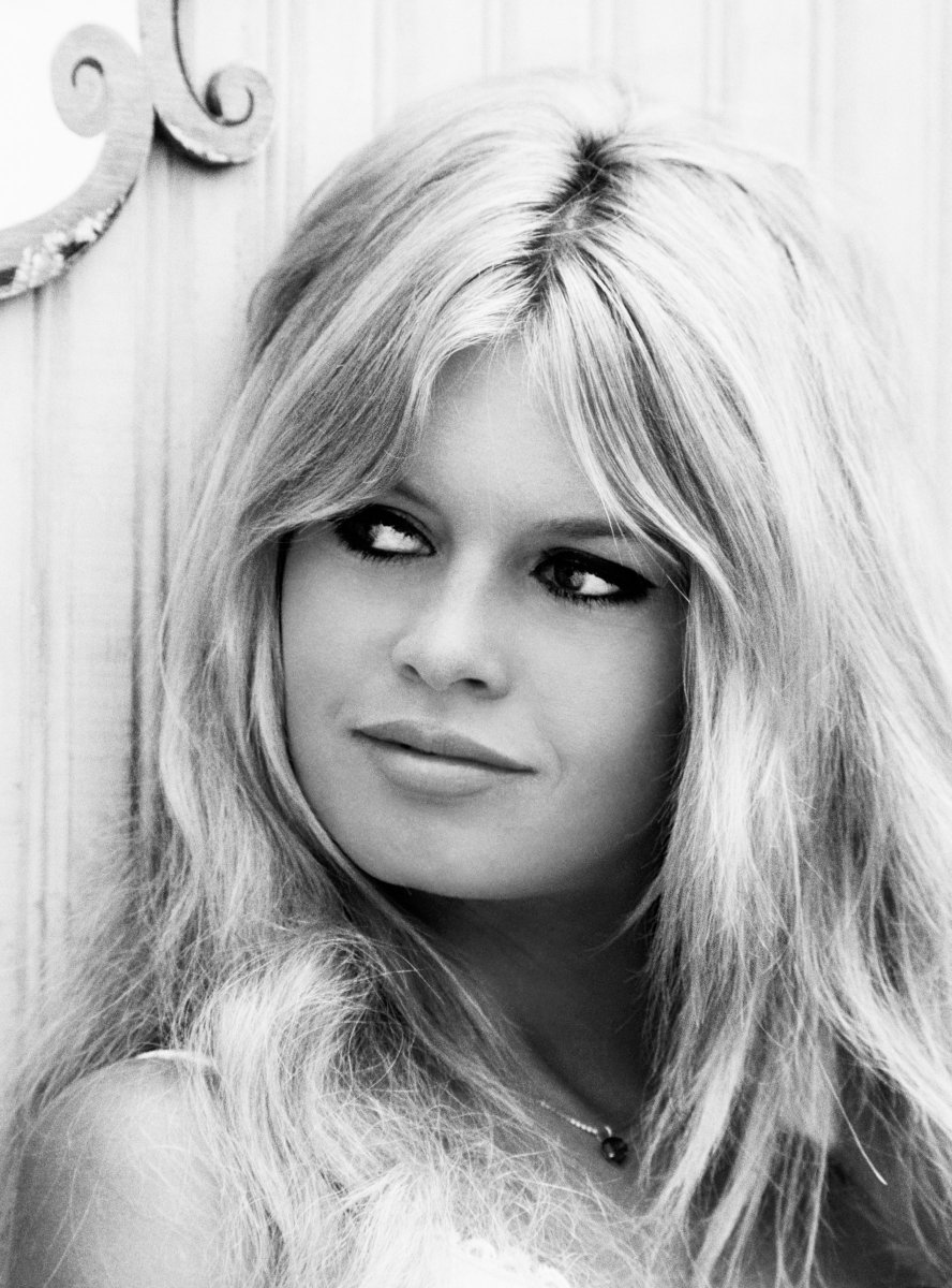 lechochretien's tweet image. 🚨🕊️ ALERTE | L’actrice et figure emblématique du cinéma français Brigitte Bardot a été RAPPELÉE À DIEU.

Élevée dans une France encore profondément catholique, elle a été IMPRÉGNÉE d’une morale chrétienne traditionnelle, souvent en tension avec son image de femme libre.

Dans…
