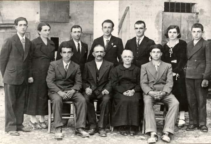 BandaCorbari's tweet photo. 28/12/43 Reggio  Emilia 
I fascisti dopo una notte di torture conducono Gelindo Antenore Aldo Ferdinando Agostino Ovidio e Ettore Cervi al poligono di tiro con Quarto Camurri 
tutti condannati a morte

Il fascismo vecchio e nuovo è sempre una montagna di merda https://t.co/fVASNSFebR