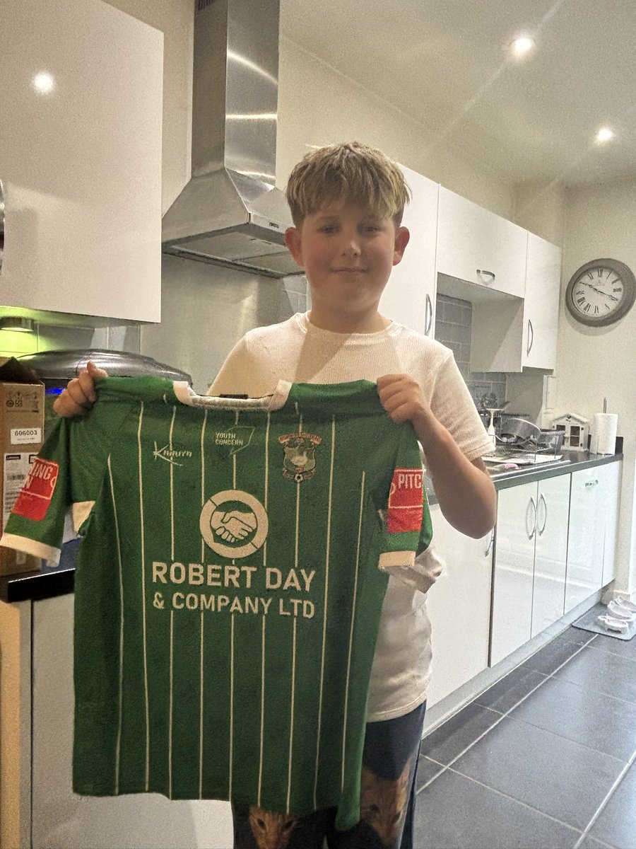Happiest of birthdays to my football mad boy 14 today and finally got the up to date <a href="/AylesburyUtdFC/">Aylesbury United FC</a> kit 💚