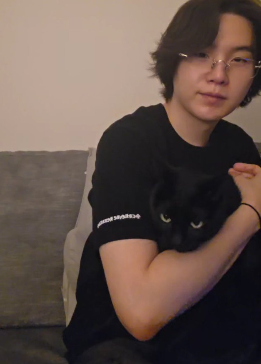 winnttaebear's tweet image. Look at them 🥲🥲