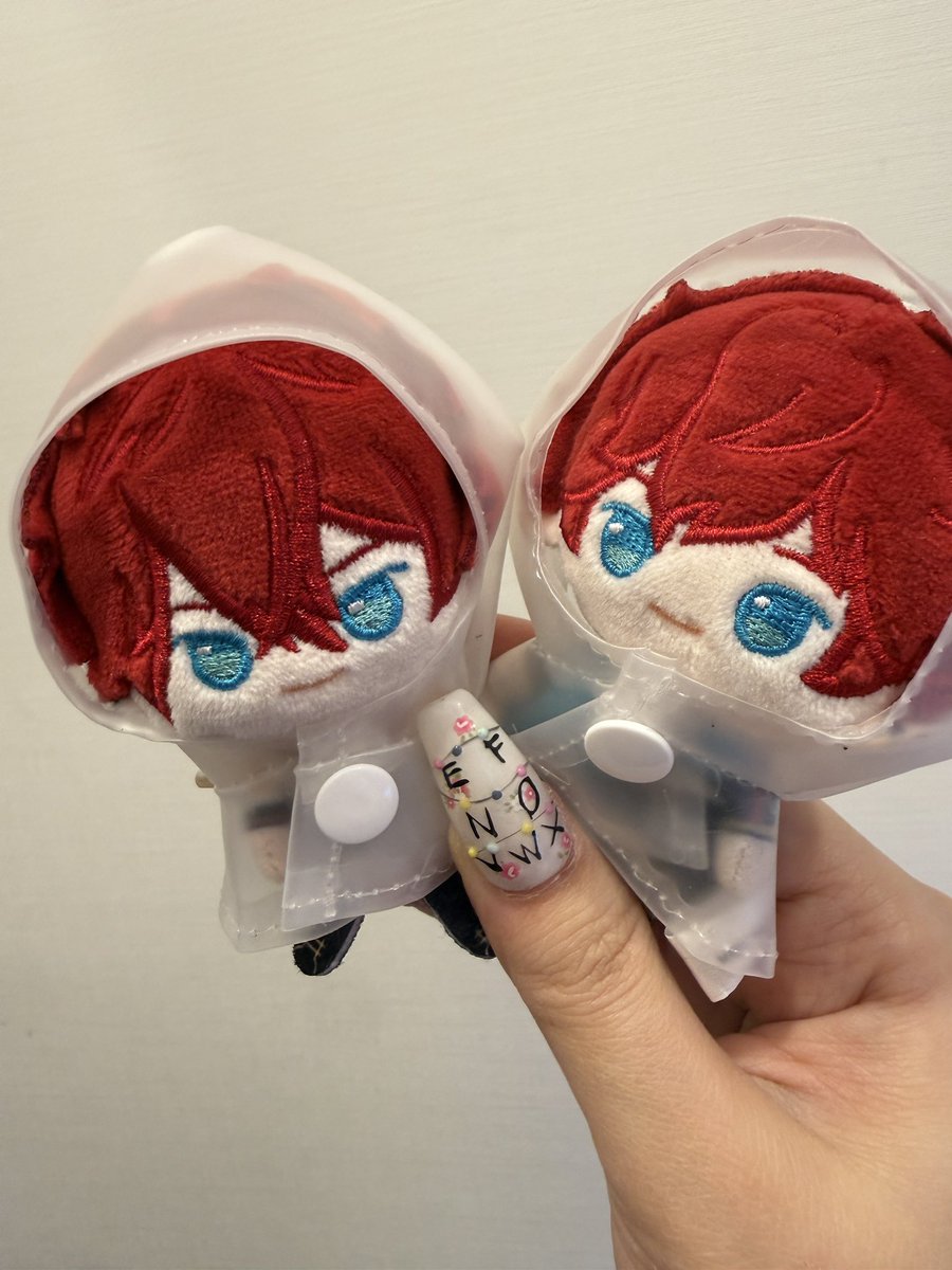 popnyan_ike's tweet photo. 💌商品展示💌

明日より販売開始のレインコートぬいストラップ☔️は、これまでにないミニサイズでの登場です✨
コンパクトで持ち運びやすく、推し活にもぴったり。
従来のぬいぐるみよりもさらに小さく、小さめバッグにも付けやすいサイズ感となっております👜💕

ぜひお迎えして、一緒にお出かけしてくださいね🌈
皆さまのご来店を心よりお待ちしております。

#ポップニャン新品
#ポップニャン_池袋
#ポップニャン_偶像夢幻祭