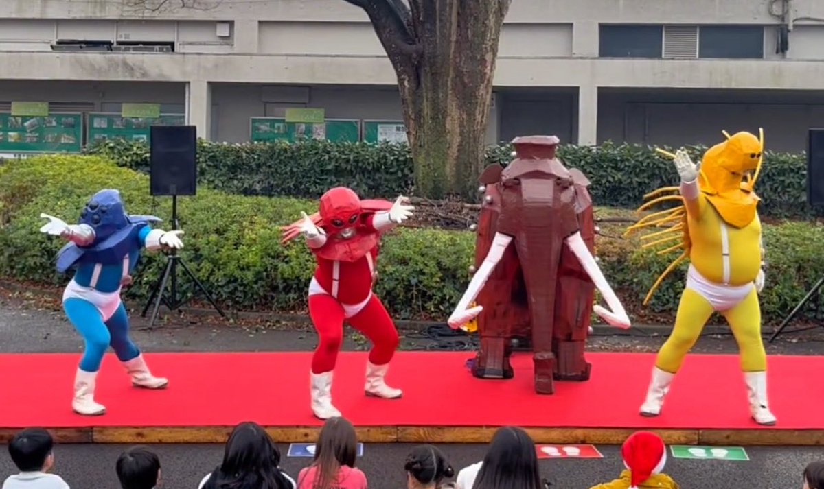 メリークリスマス！🎄
カンブリオンはステキなクリスマスガーデンを守り切れるのか！？🦣

むかし戦隊カンブリオン　ヒーローショー　第十五話「解凍！ケンダマンモスふたたび」inときわだいらクリスマスガーデン youtu.be/YMAJLghubLA?si… <a href="/YouTube/">YouTube</a>より
