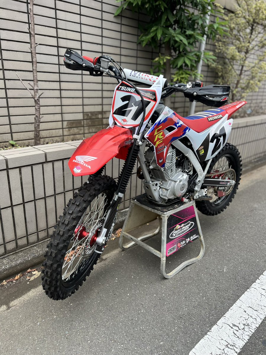 サポートライダーと関係者の皆さん今シーズンもお疲れ様でした！

12月29日-2月6日まで🇺🇸に外間兄弟の🇺🇸トレーニングのアテンドで行って来ます。
帰って来たら頑張りますっ
ペイントが間に合わなかったらごめんね

オーダーを頂いたお客様ありがとうございました
来年もよろしくお願いします