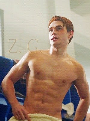 softexpoler's tweet image. #SeductiveSundayᅠᅠᅠᅠ 

He was in the shower room and saw the reader as he was half naked 

H hey hey how did you get in here !?