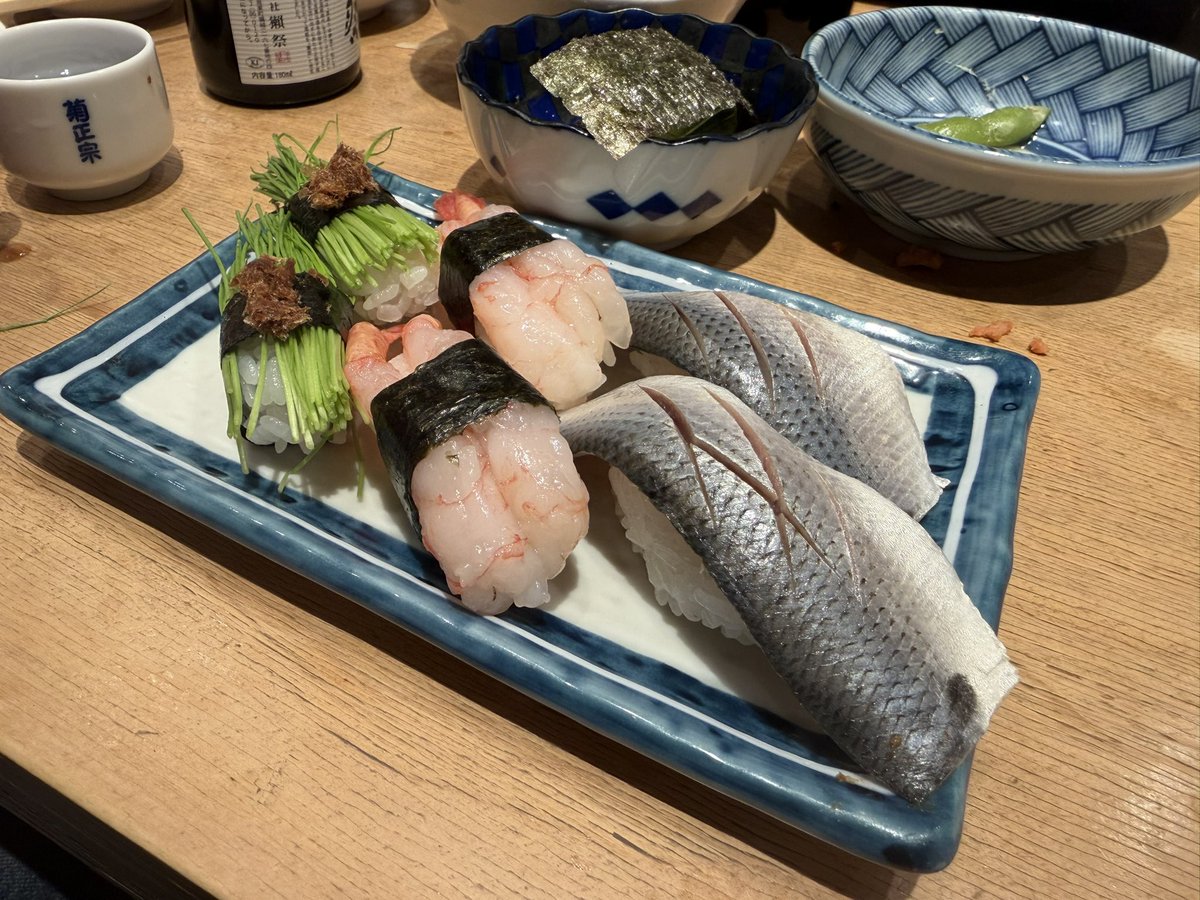 年末打ち上げにさしす酒場へ🍣
めちゃ並んでるから早めに入って正解だった✨