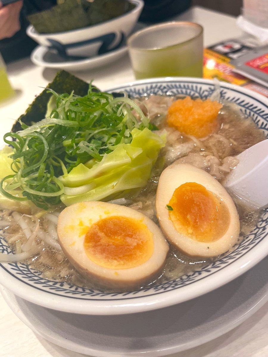 無事に爆誕祭してきました！！！
くりまんじゅう貰って、ラーメン食し(どこのラーメンでしょう)職場で永遠の5ちゃいおめでとうと祝福され、大切な人におめでとうって言ってもらえることはキセキだし幸せだなって改めて実感😿
年末年始激圧労働な私にいいねで祝福してください笑