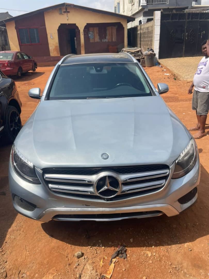 IcyAutos's tweet photo. ✨ Distress Sale ✨
Mercedes Benz GLC300 3016
(Pre-owned 🇳🇬 but not registered)

Cleanly Baked
Pristine Condition 📸
Panoramic Roof 🌞
LED lights💡
Drives perfectly

🏷️: N19.9M ($13.8k) crypto payments accepted.
📍: Lagos.

To place an order; kindly send a DM or Whatsapp. https://t.co/pS3Uygho7S