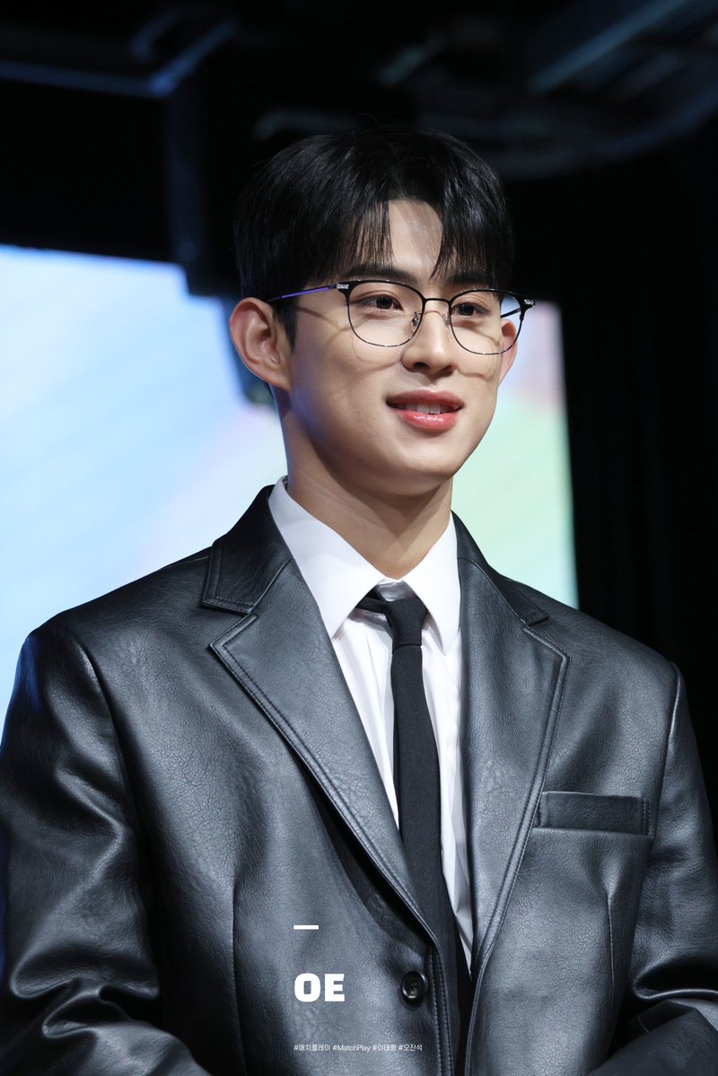 oeoe_17's tweet image. 🤍 251228 매치플레이 팬미팅 

이야....안경+반깐😍

#매치플레이 #MatchPlay #이태형
