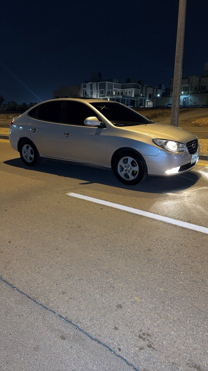 كيف بنساك
امنت بالمقسوم لي من حياتك 
وامنت بالفرقا لكن كيف بنساك
اكثر الاماكن كلها ذكرياتك
وش حيلتي لا جيتها عقب فرقاك