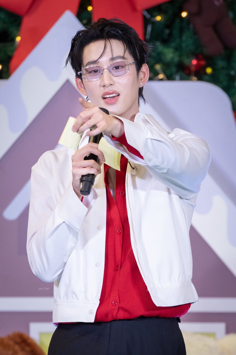 prd_Snap's tweet image. 251227 |

: รู้ได้ไง อาจจะมีทีมเฮียเอสอยู่ตรงไหนสักที่บนโลกนี้ก็ได้

: 🙋🏻‍♀️🙋🏻‍♀️

: ใช่มะ ผมได้ยินเสียงคุณ you’re not standing alone นะ

//ค้าบเฮียเอสสสสส จั๊นเผลอขำความจริงจังของเฮียเอส

&amp;lt; @EstRvp &amp;gt;

EST AT GATEWAY BANGSUE 

#GiveAHugGiveAMiraclexEST
#est_rvp