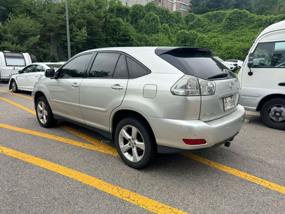 Paulchidex's tweet photo. Lexus RX350 2007: This one nah luxury way no da tear pocket, very rugged car with durability tested. You go drive am till you grow grey hairs, that's good value for ur money😌
Don't hesitate further before it enters the hand of another person.

Price: 14.5M (slightly negotiable) https://t.co/pSMwuVhWYA