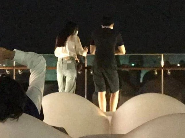 Mintnamm's tweet image. ที่ยืนตรงข้างมิ้นท์ก็ยังเป็นพีคเสมอ ดีใจที่เมนได้ใช้เวลาในช่วงเทศกาลที่ชอบที่สุดกับคนที่พิเศษที่สุดนะ🥹

2022                    #พีคมิ้นท์                        2025