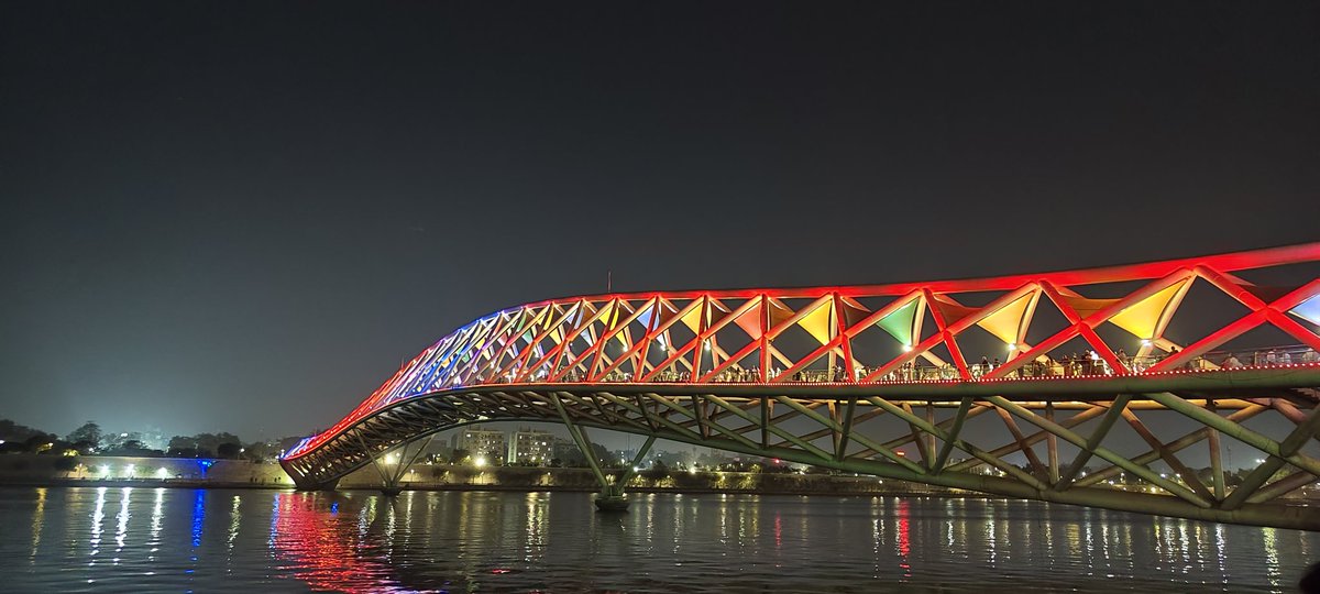 Ahemdabad is such a combination of vibrant and peaceful energy.

Loved this city🤌🏻