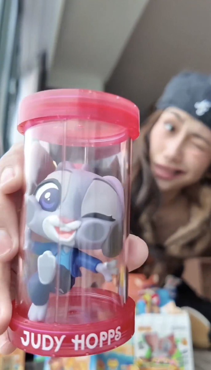 hala dalawa laman nung blind box?!