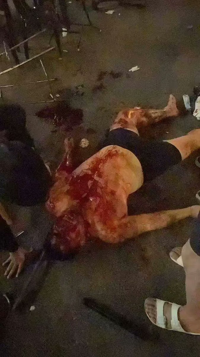 Negori09's tweet image. 🗨️ Pergaduhan Ganas Dipercayai Melibatkan Dua Kumpulan disyaki Gangster Dikenali Sebagai Kumpulan “553” Dan “547” Berlaku di Sebuah Restoran di Kawasan Mount Austin, Johor Bahru.