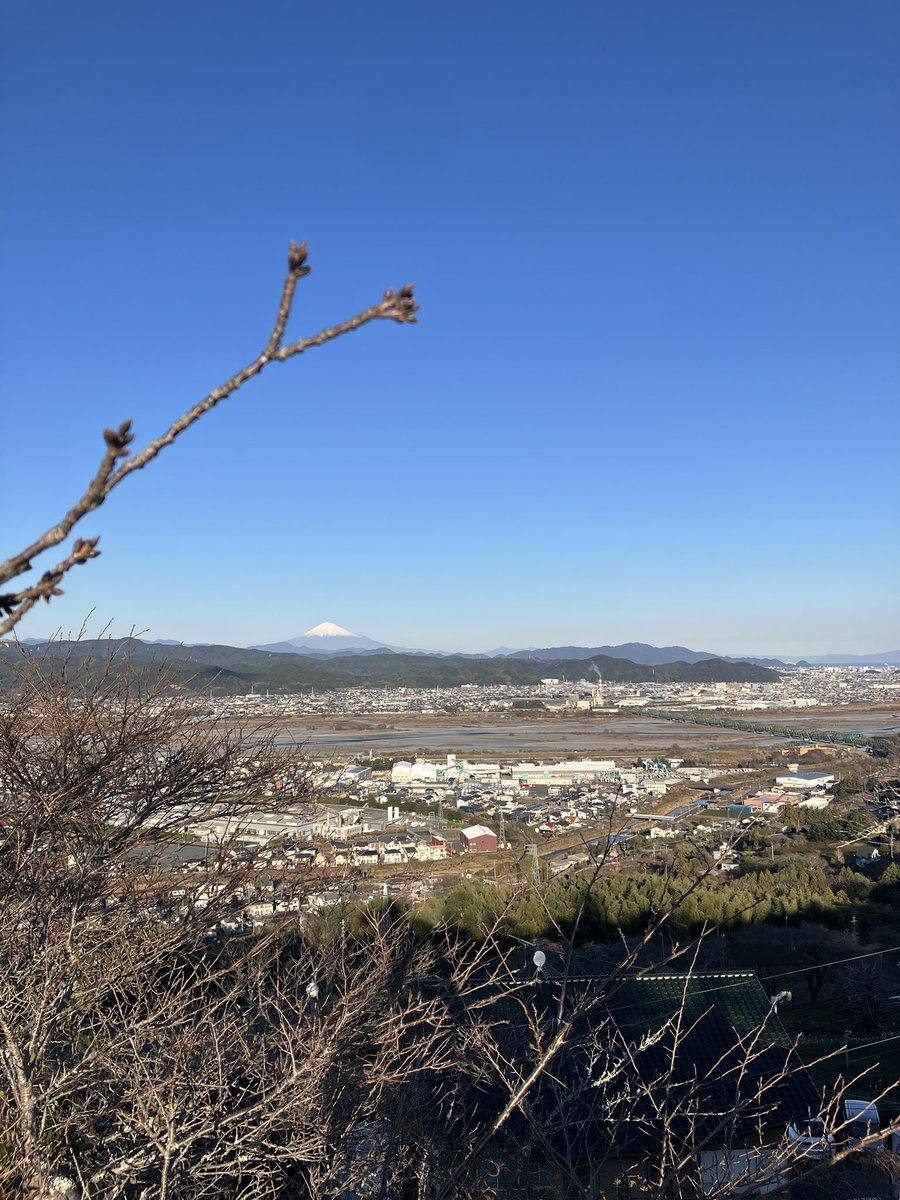 今日は冬らしい富士山です