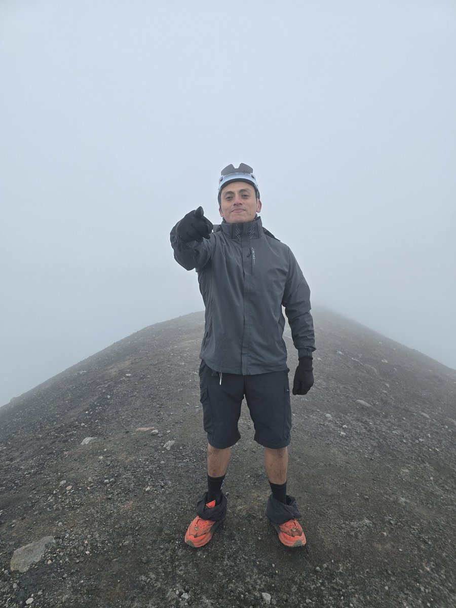 NAVF_oficial's tweet photo. Última cumbre del año 2025 en #volcanFuego 💯✨️🥳 https://t.co/YZHR05CqWC