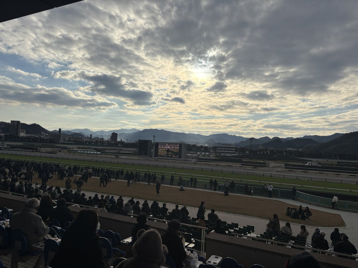 m_snp's tweet photo. 有馬記念
いつか現地で見てみたい https://t.co/k5c5aaToZD