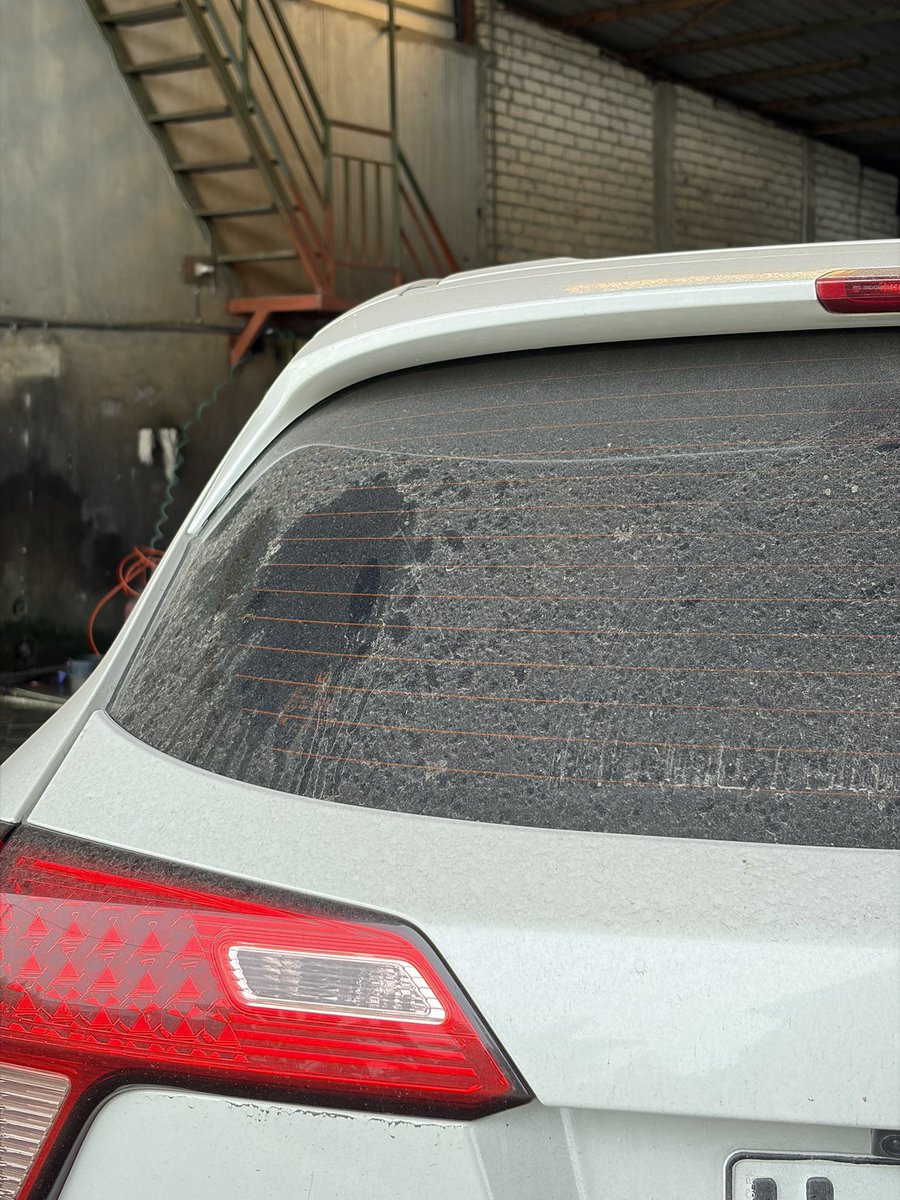 Padahal sebulan make mobil cuma 5 hari karna sisanya dinas luar. Tapi kotornya udah kaya ngelewatin gurun.