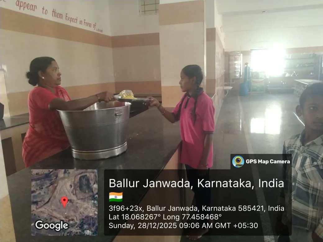 igrs646st's tweet photo. #SocialAudit_SWDMeals ಇಂದು ಹೋಸ ಕಟ್ಟಡಕೆ ಸಿಪ್ಟ ಆಗಿರುವುದರಿಂದ ಮೆನು ಚಾರ್ಟ ನಲ್ಲಿ ಬದಲಾವಣೆ ಮಾಡಲಾಗಿದೆ ಸರ ಧನ್ಯವಾದಗಳು  #SocialAudit_SWDMeals #SocialWelfare_Karnataka https://t.co/zD8SmP7Rkp