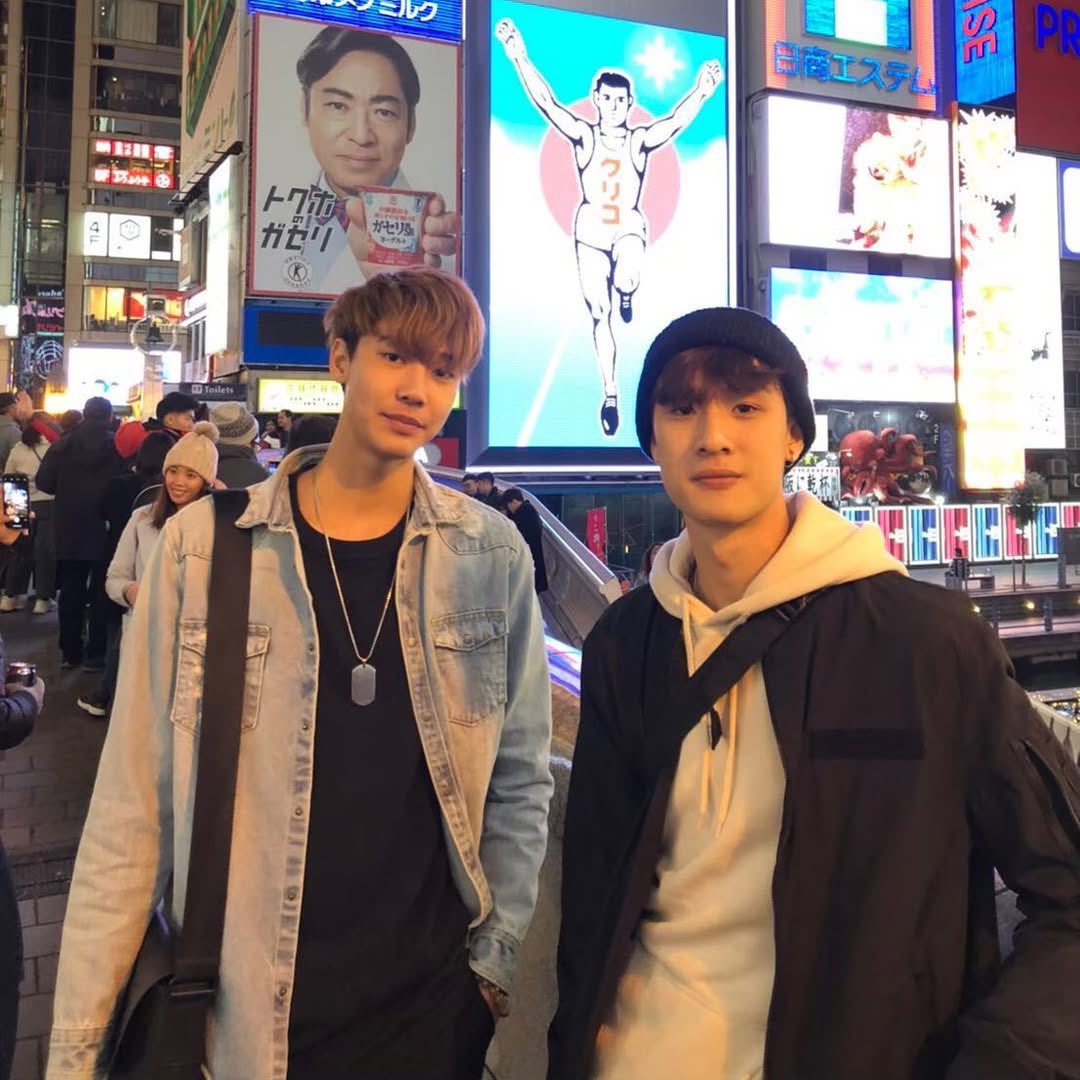 meepangg's tweet image. ทุกคน คุณทัชเป็นยากูซ่าญี่ปุ่นจริงๆ เราไปค้นมา เจอรูปคุณทัชกับแฟนเก่าตอนอยู่ญี่ปุ่นด้วยอะ