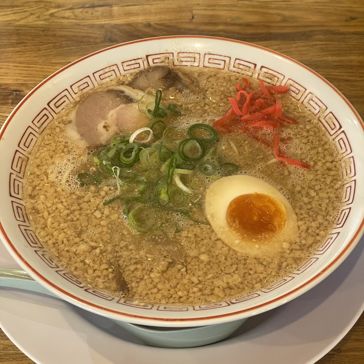 らーめん だるま大使 －無限－＠たまプラーザなう、じゃなくて、あごう。だるまらーめん パート2を麺の硬さふつうで。んまい♪ パート2になると背脂が入る。画像から伝わるこの背徳感w ん〜、やっぱりオリジナルの方が好みかな。