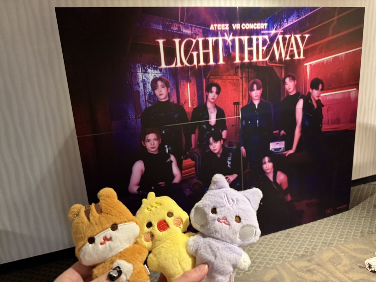 99__smk's tweet photo. 初のVRコンサートめちゃ不思議な感覚で面白かった！2回も見ちゃった🫣
間近でパフォーマンス見れるのもVRコンサートだけだしあんなに見つめられるのも初めて、むしろ見つめられ過ぎて気まずいよヨサンそんなに見ないで😶‍🌫️
Deja Vuの時ミンギなんかめちゃ笑ってて可愛過ぎた
 #ATEEZ_VR感想キャンペーン https://t.co/tFN9LomlPT