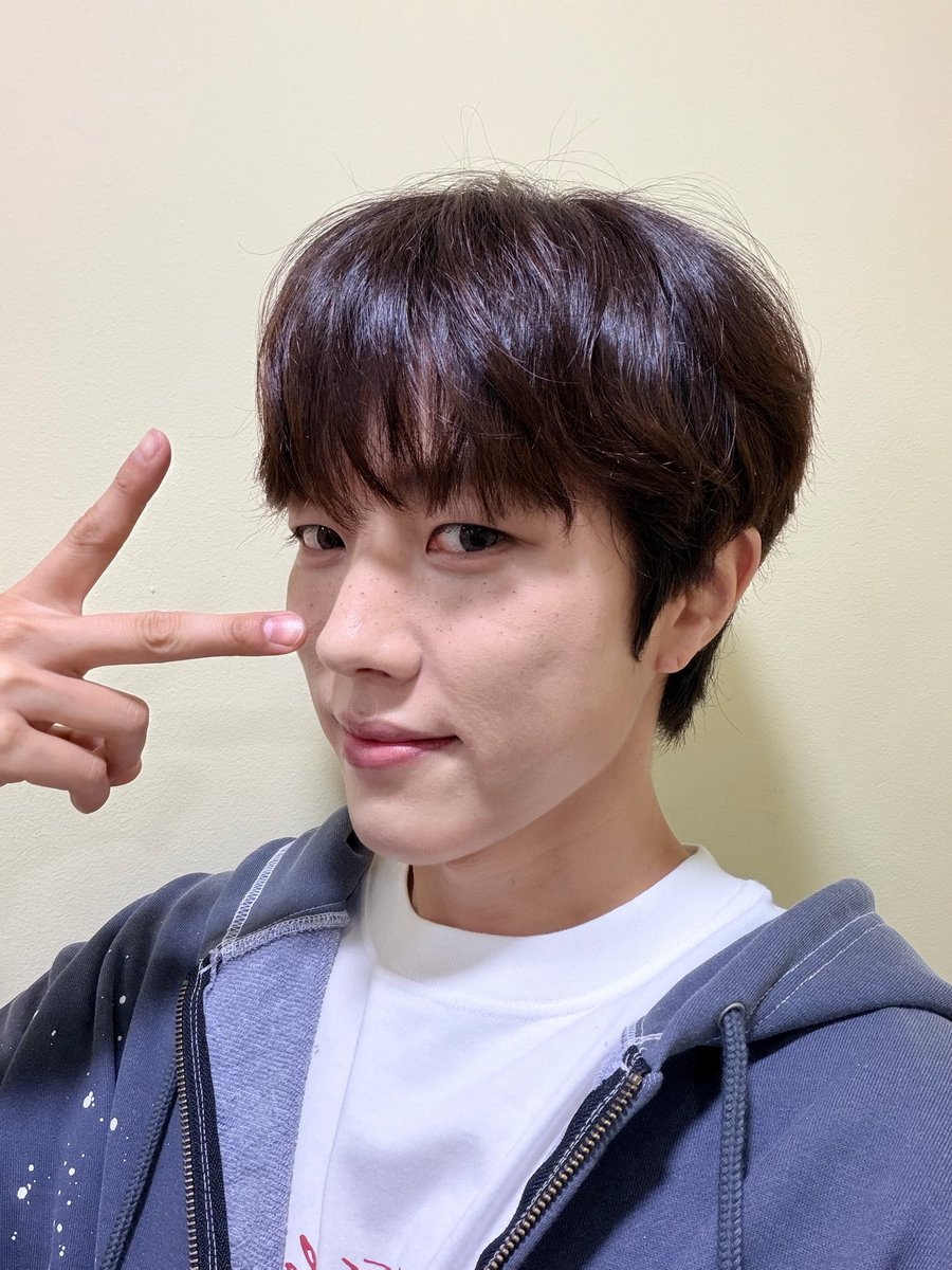 LSY_official_'s tweet image. ◾20251228 ‘Asteroid’ FANSIGN EVENT📸

우리들만의 시간✨️🥰

#이성열 #LEESUNGYEOL
#Asteroid
#매니지먼트이상
#management2sang
