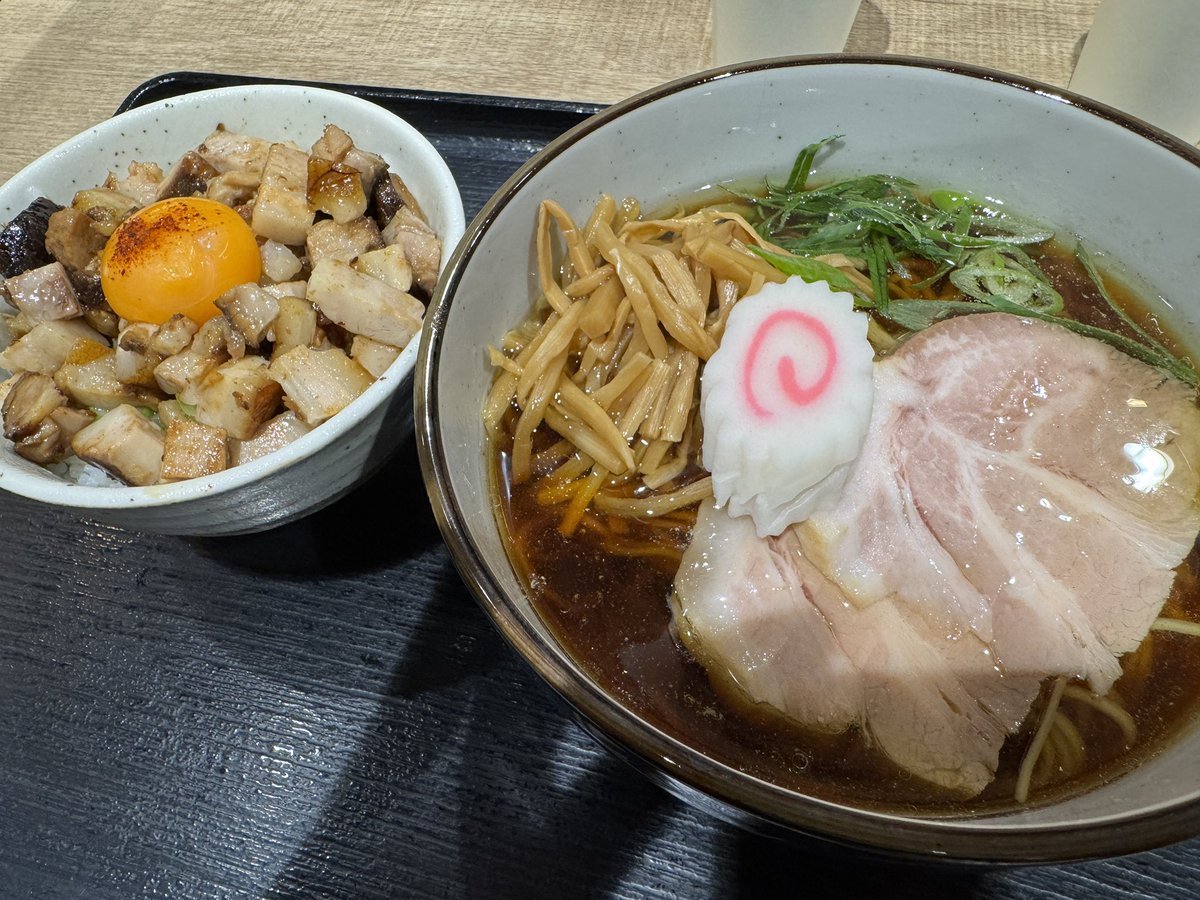 疲れ切っているので、チャー丼を付けてしまいました。