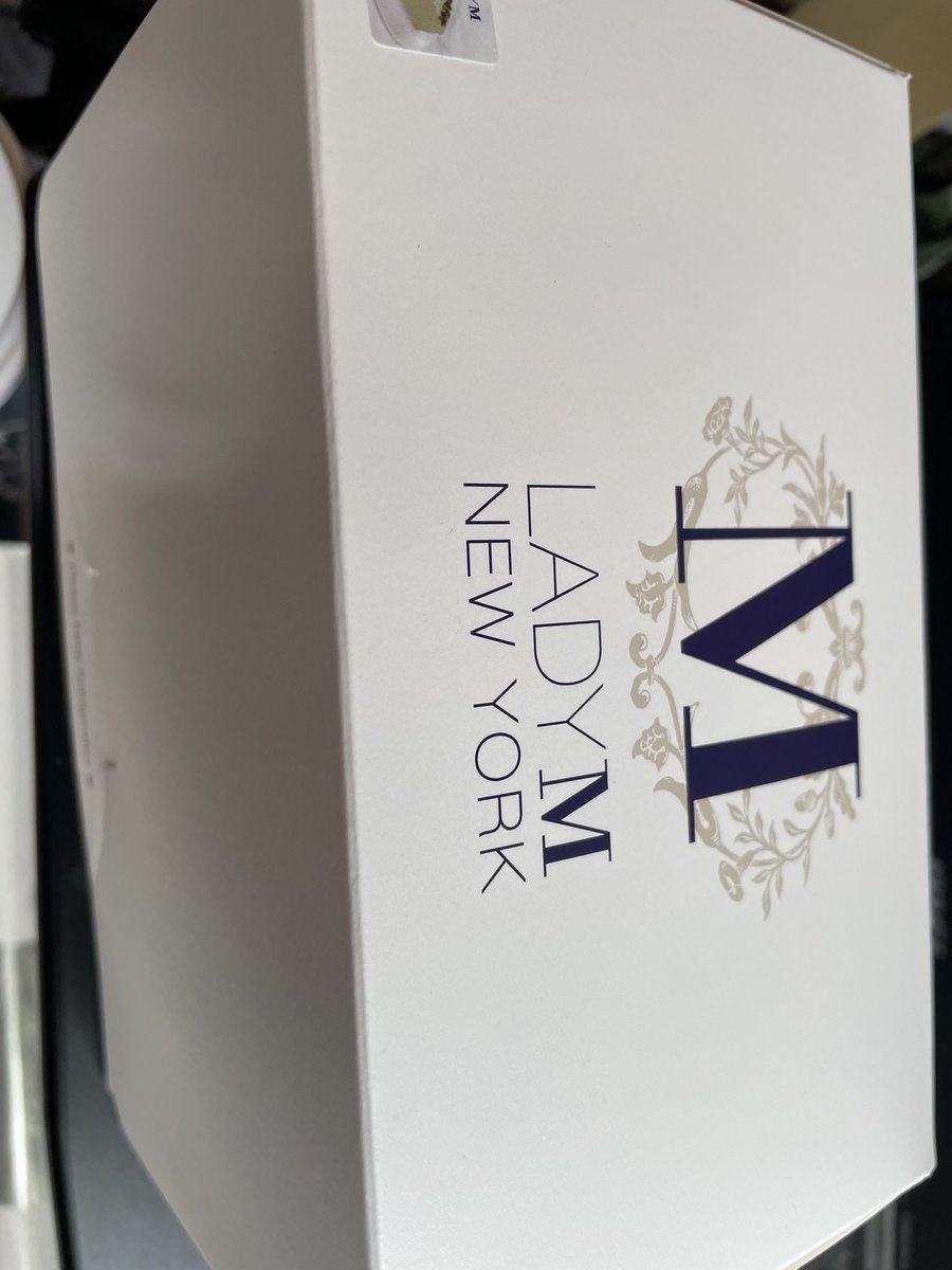 mililanora's tweet photo. LADY Mのケーキ🍰
ピスタチオの味
美味しい🤤
#ladym https://t.co/fhywTc76Lz