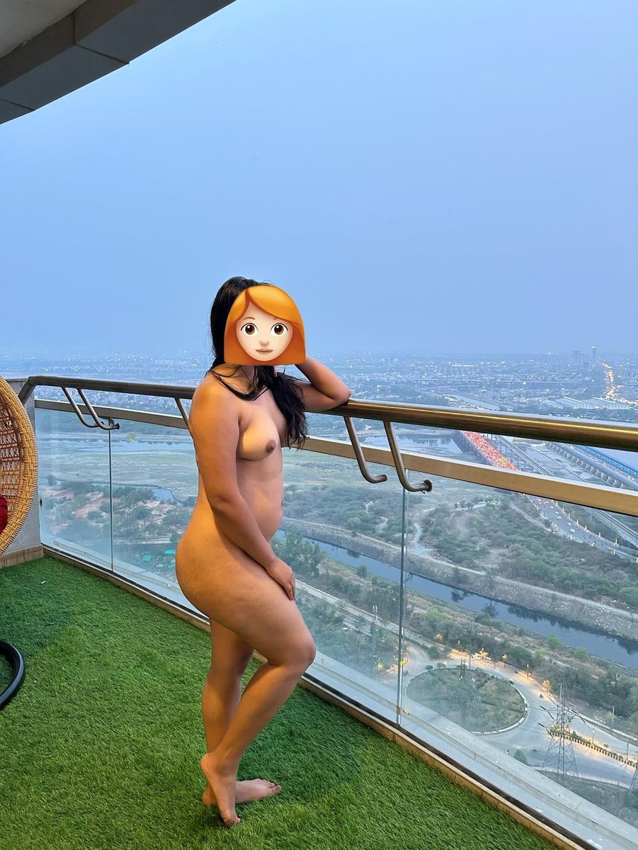 jonesandjack's tweet photo. Nude dare at balcony India 2 #publicslut #indianslut #darenude #desi #indianexhibitionism https://t.co/t9rzd7lX5X