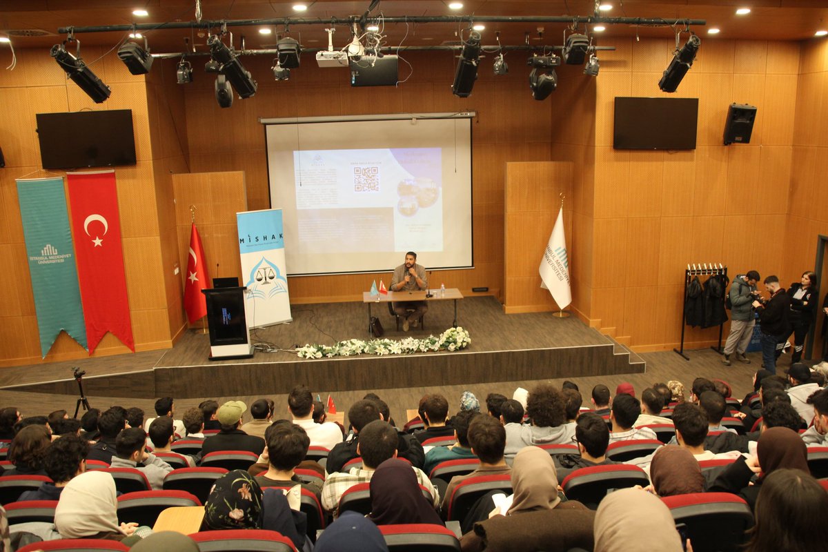 Imu_Mishak's tweet photo. Dr. Altay Cem Meriç’in katılımlarıyla gerçekleştirdiğimiz söyleşide bir duruşun inşasında rol alan faaliyetler arasındaki dengeyi kurarken dikkat etmemiz gerekenleri,  doğru istikamette ilerleyip bizi hakikate ulaştıracak bakış açılarını konuştuk. https://t.co/J7vGPBmSNr