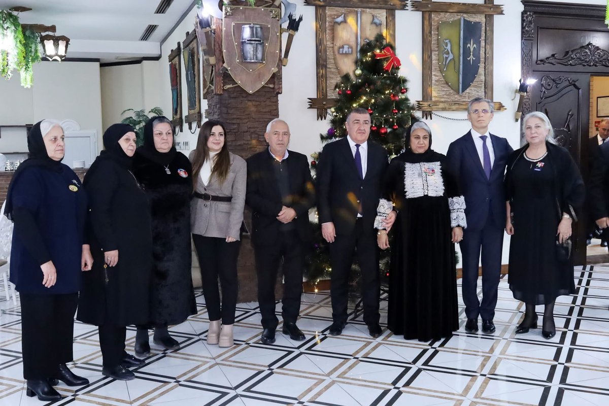 parvanaveliyeva's tweet image. Dekabrın 27-də Xətai Rayon İcra Hakimiyyəti və Yeni Azərbaycan Partiyası Xətai rayon təşkilatının birgə təşkilatçılığı ilə 31 Dekabr – Dünya Azərbaycanlılarının Həmrəyliyi Günü və qarşıdan gələn Yeni il münasibətilə tədbir keçirilib.
#Xətai #YAP #MilliMəclis