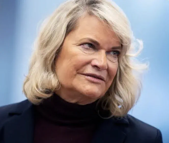 🚨Bureau : "La senatrice Lummis: le proposte della Federal Reserve sui 'conti snelli' potrebbero fermare il debanking nelle criptovalute"