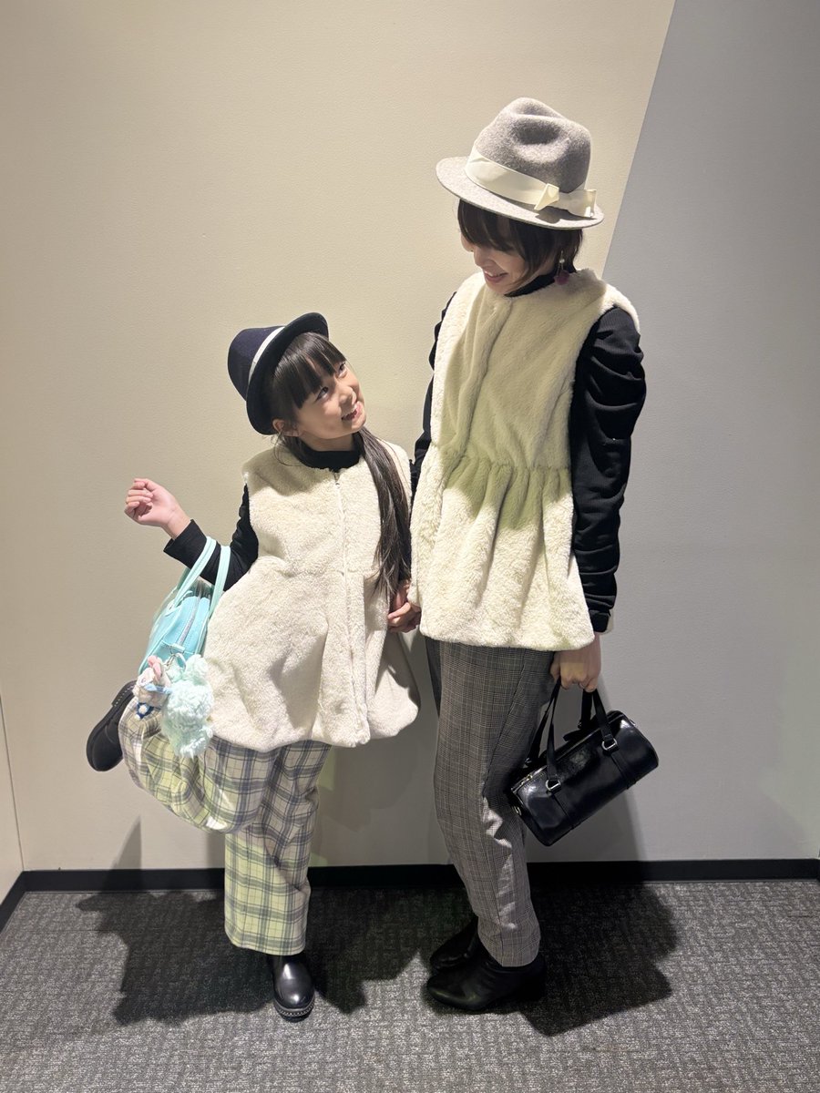 KyokaMaiko's tweet image. 今日はママとリンクコーデだったよー♡
ファーベストをママの妹がクリスマスプレゼントにくれたんだー☆.｡.:*(嬉´Д`嬉).｡.:*☆
#coca
#親子リンクコーデ
#高知
#きょーかっ