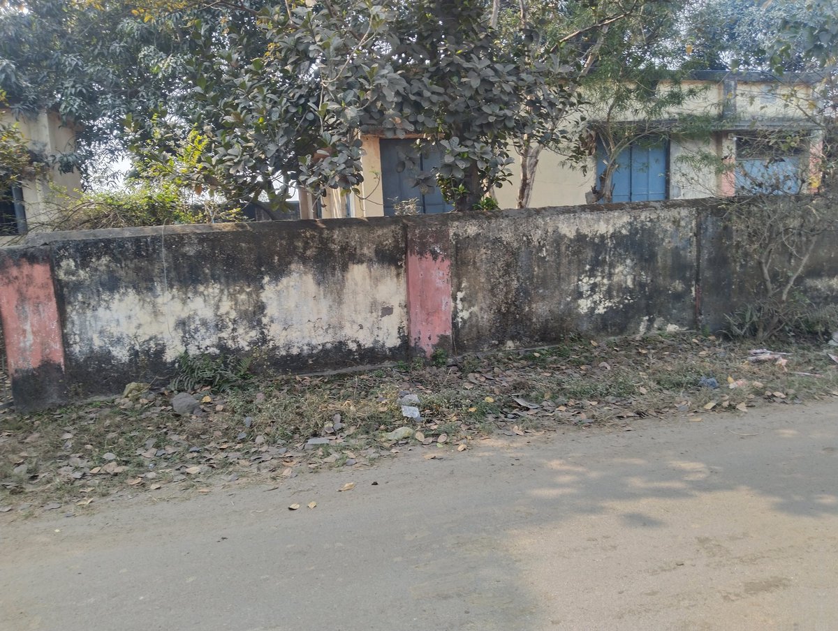 Manas97pu's tweet photo. condition of our Talcher Railway Colony. 
@DRMKhurdaRoad 
@EastCoastRail https://t.co/04BzlPqZaL
